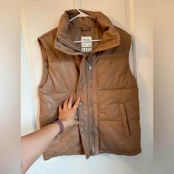 Abercrombie & Fitch Tan Puffer Vest - Picture 3 of 6